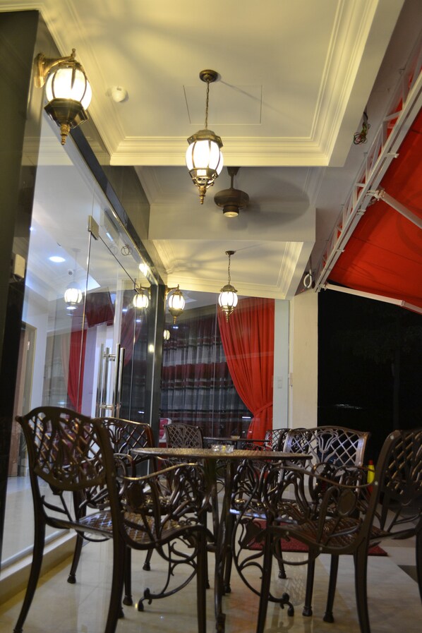 Coin salon dans le hall