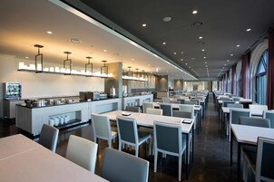 Lunch, dinner, brunch served; American cuisine 