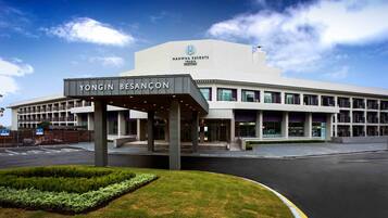 Vista frontal de la propiedad