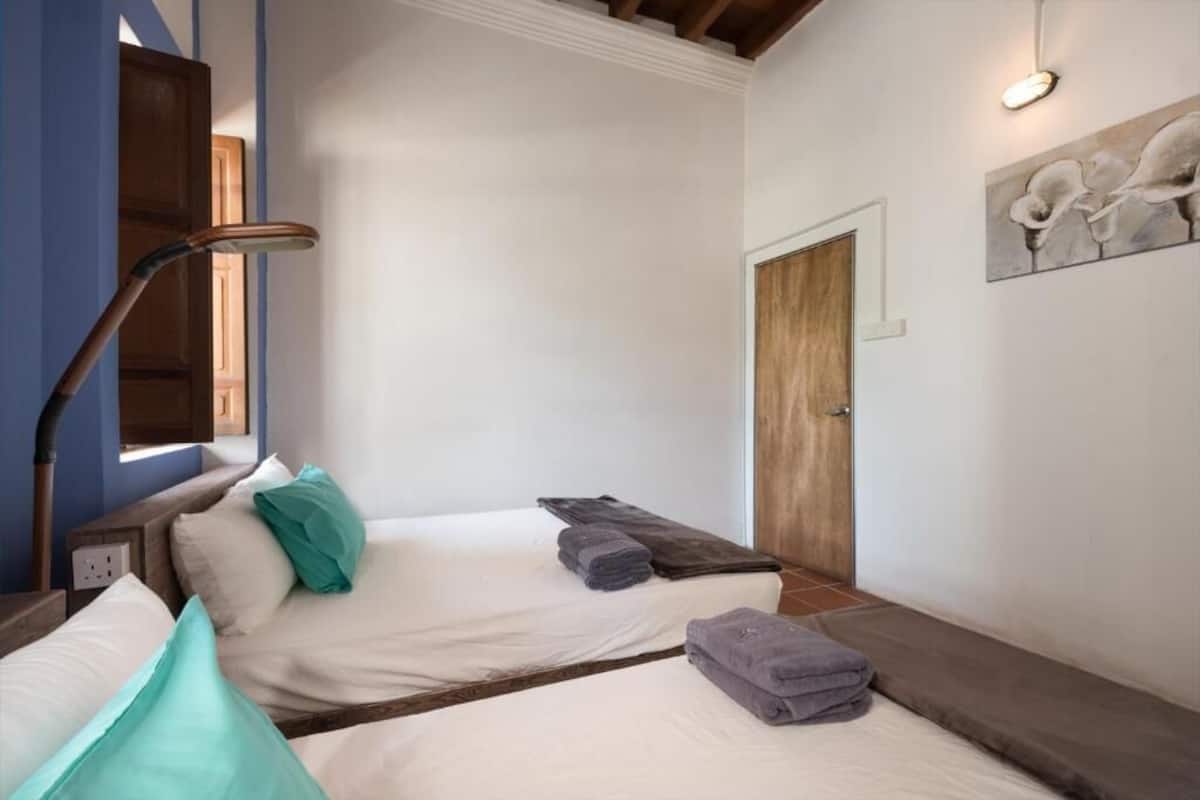 Quadruple Room | WiFi (free), bed sheets