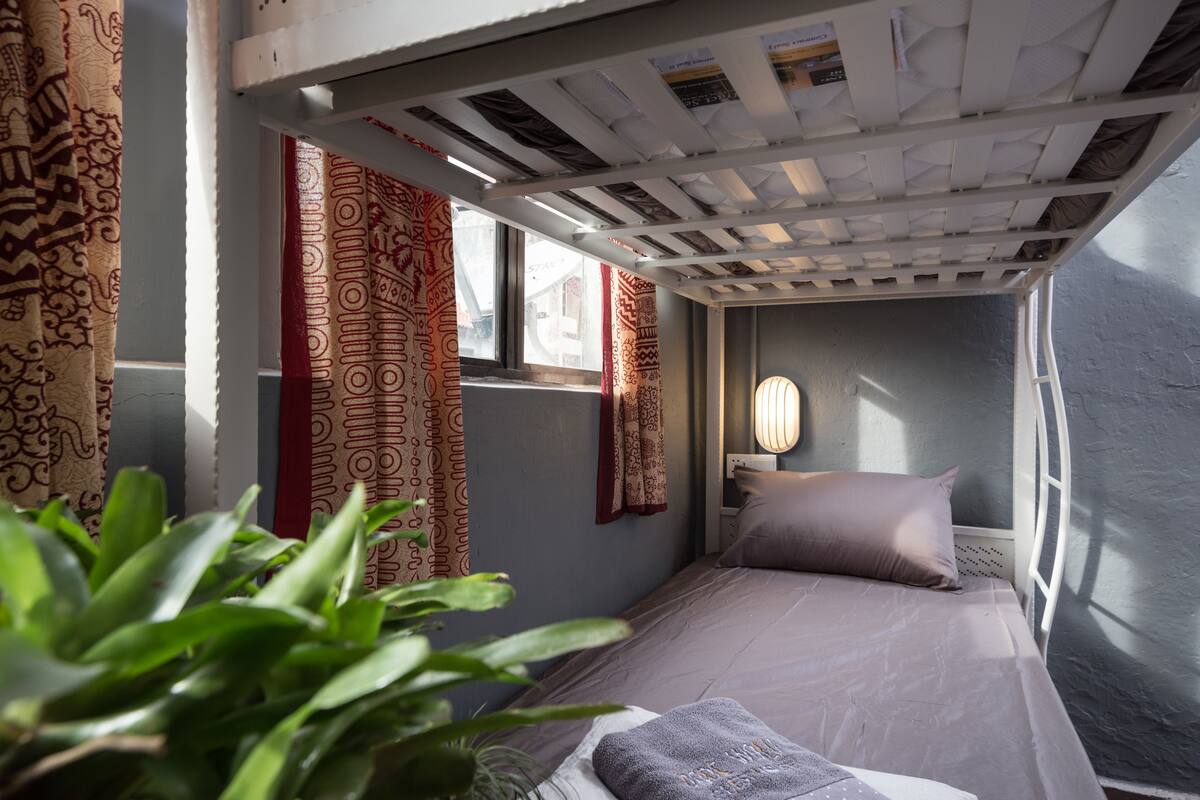 WiFi (free), bed sheets