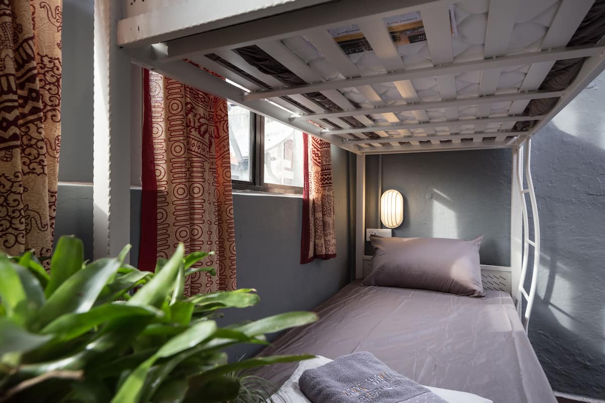 Free WiFi, bed sheets