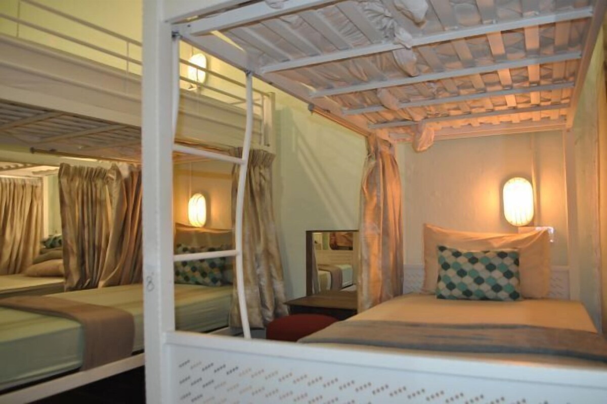 WiFi (free), bed sheets