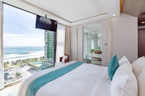 Family Two Bedroom Suite Ocean View | Egyptinpuuvillaiset lakanat, ylelliset vuodevaatteet, minibaari