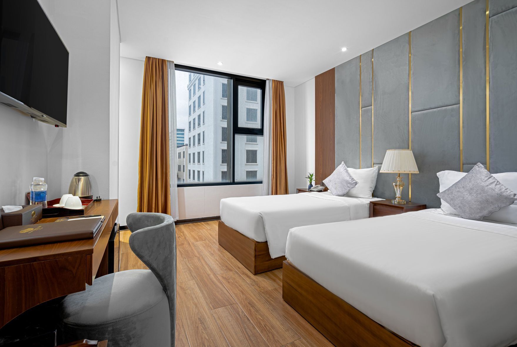 Egyptian cotton sheets, premium bedding, minibar, in-room safe