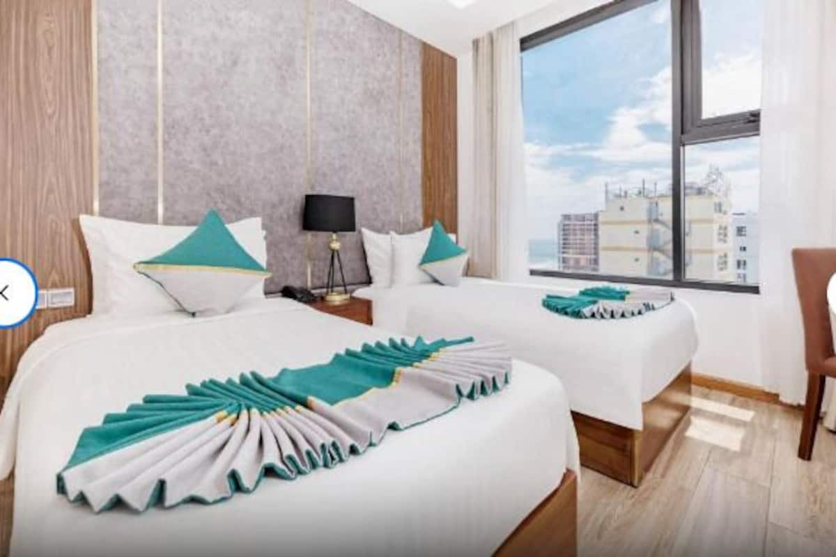 Egyptian cotton sheets, premium bedding, minibar, in-room safe