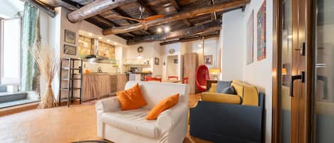 Studio Confort, 1 chambre, non-fumeur, cuisine | Aire de séjour | Téléviseur à DEL de 32 po avec télévision numérique