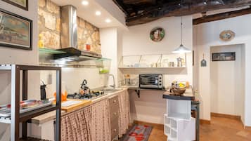 Estudio Confort, 1 habitación, para no fumadores, cocina | Área de sala de estar | Televisión LED de 32 pulgadas con canales digitales