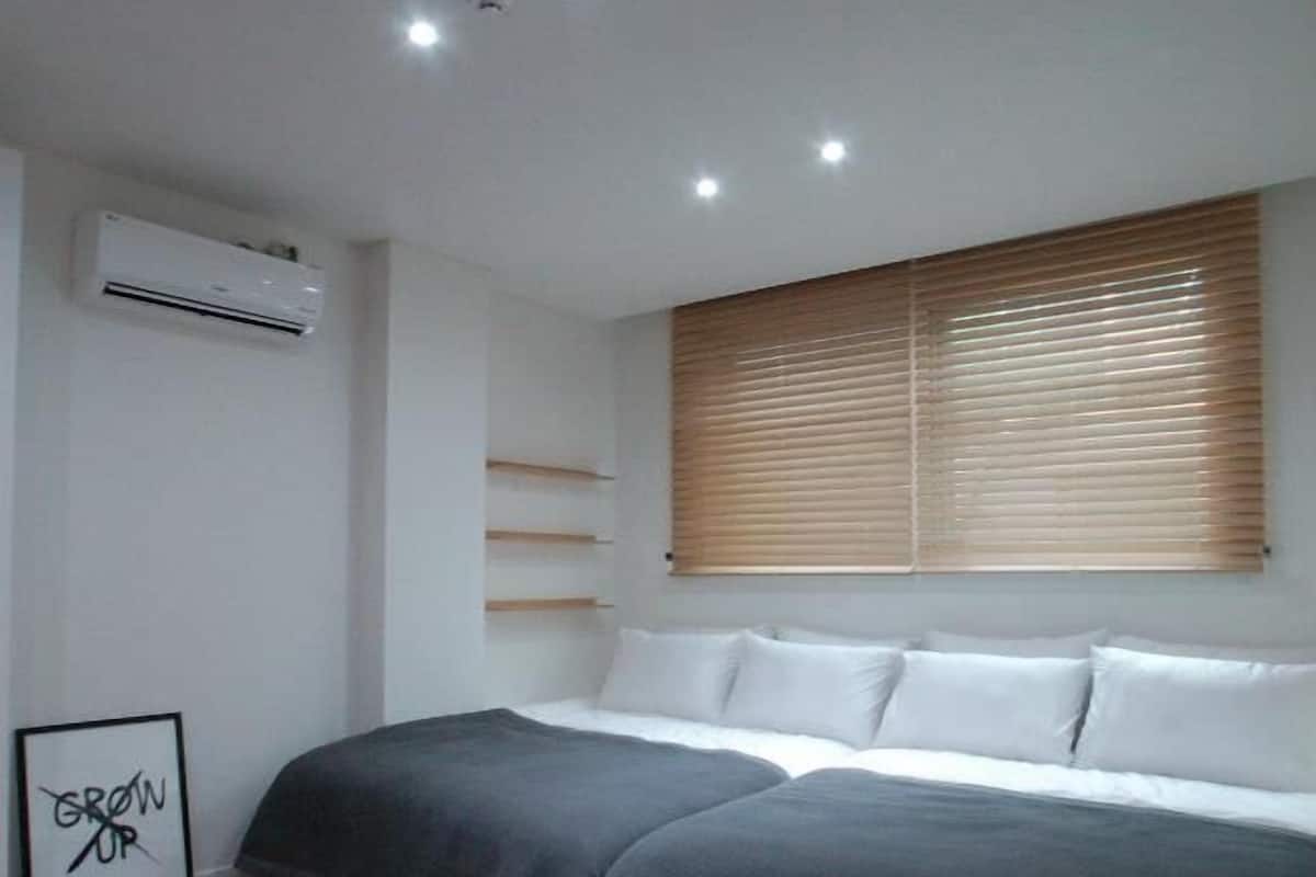 Family Room | Premium bedding, in-room safe, iron/ironing board, free WiFi