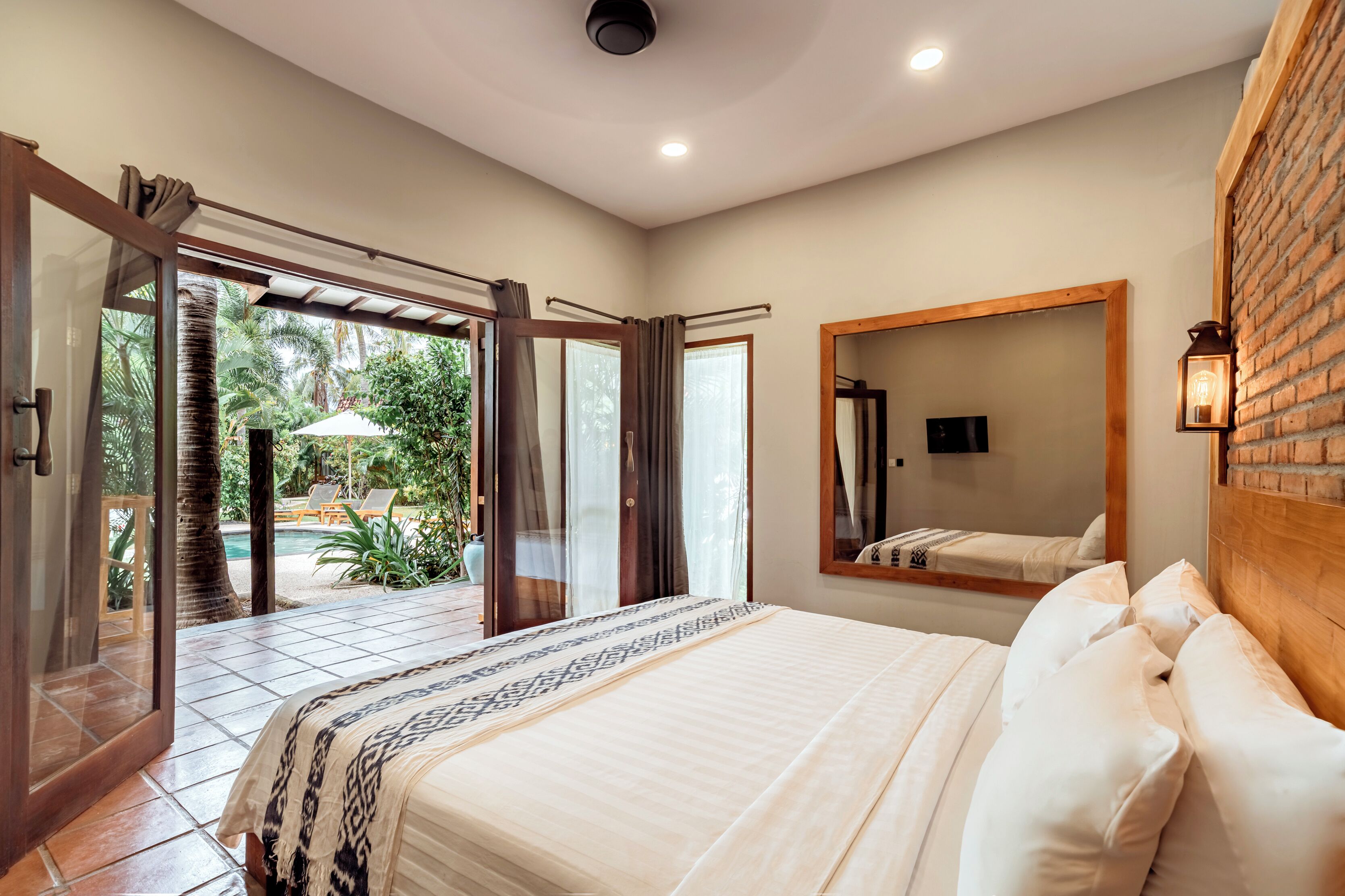 bungalow | premium bedding, minibar, in-room safe, desk