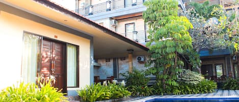 Outdoor pool, sun loungers