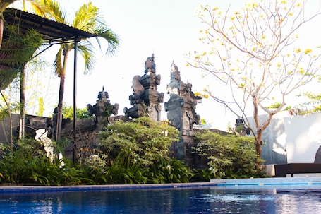 Kolam renang terbuka