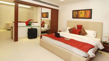 Suíte | Sala de estar | TV de tela plana 32 polegadas com canais a cabo, TV, lareira