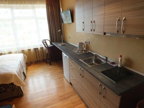 Standard Studio, Kitchenette