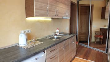 Studio Standar, dapur kecil | Dapur pribadi | Lemari es besar dan ketel listrik