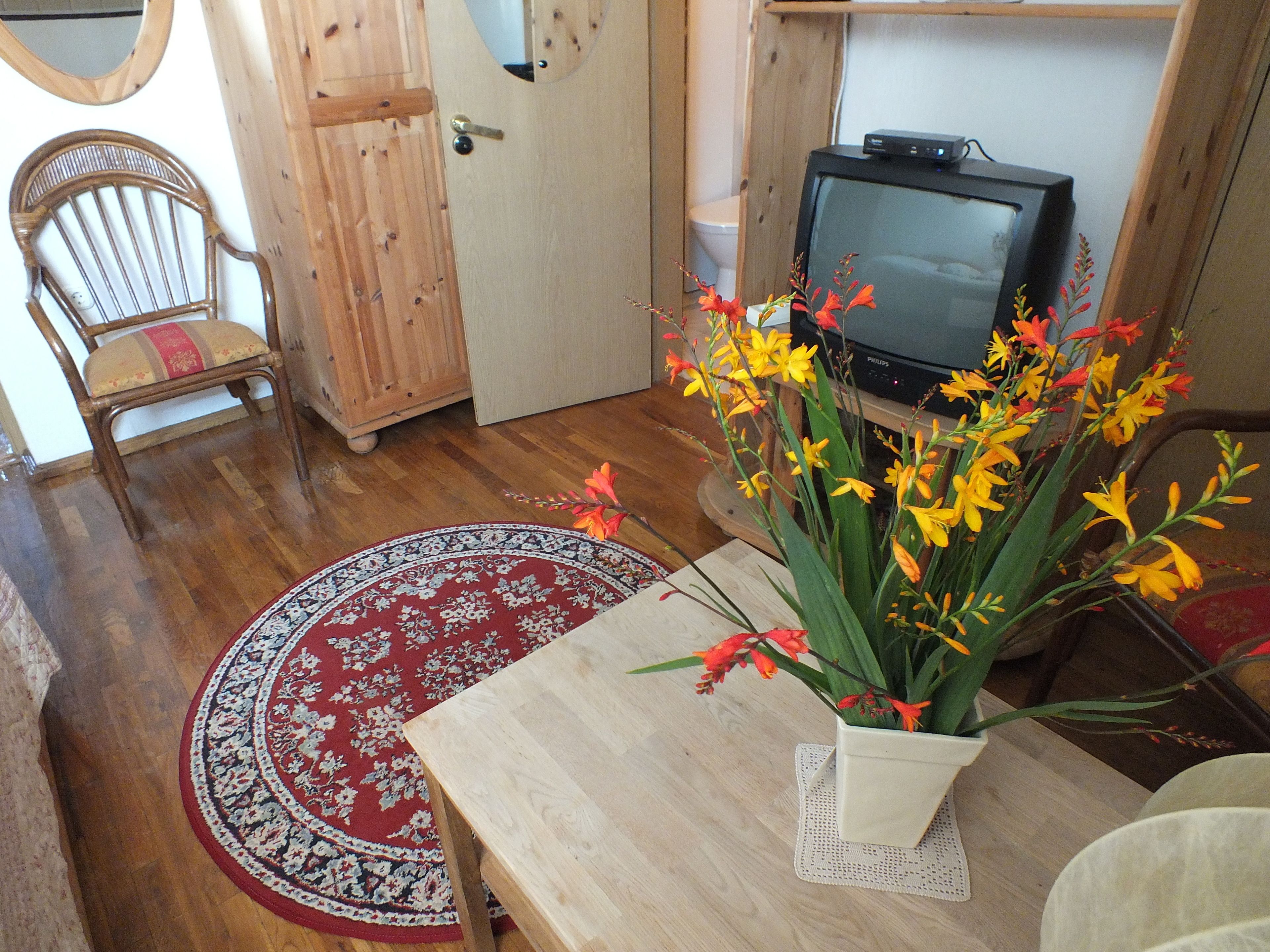 Basic-Doppelzimmer, 1 Doppelbett | Wohnbereich | Fernseher