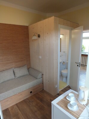 Economy-Zimmer, 1 Schlafzimmer, Balkon | Wohnbereich