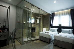 Kamar Superior | Minibar, brankas, meja kerja, dan tirai kedap cahaya