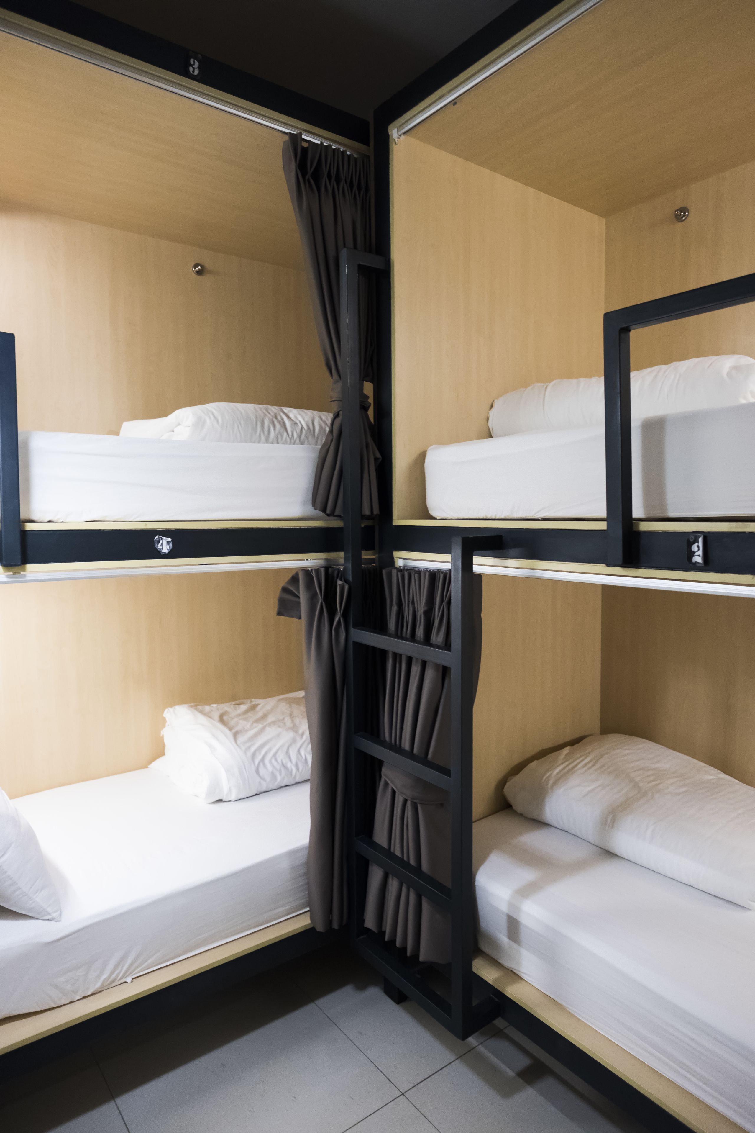 deluxe 4-bed mixed dorm | free wifi, bed sheets