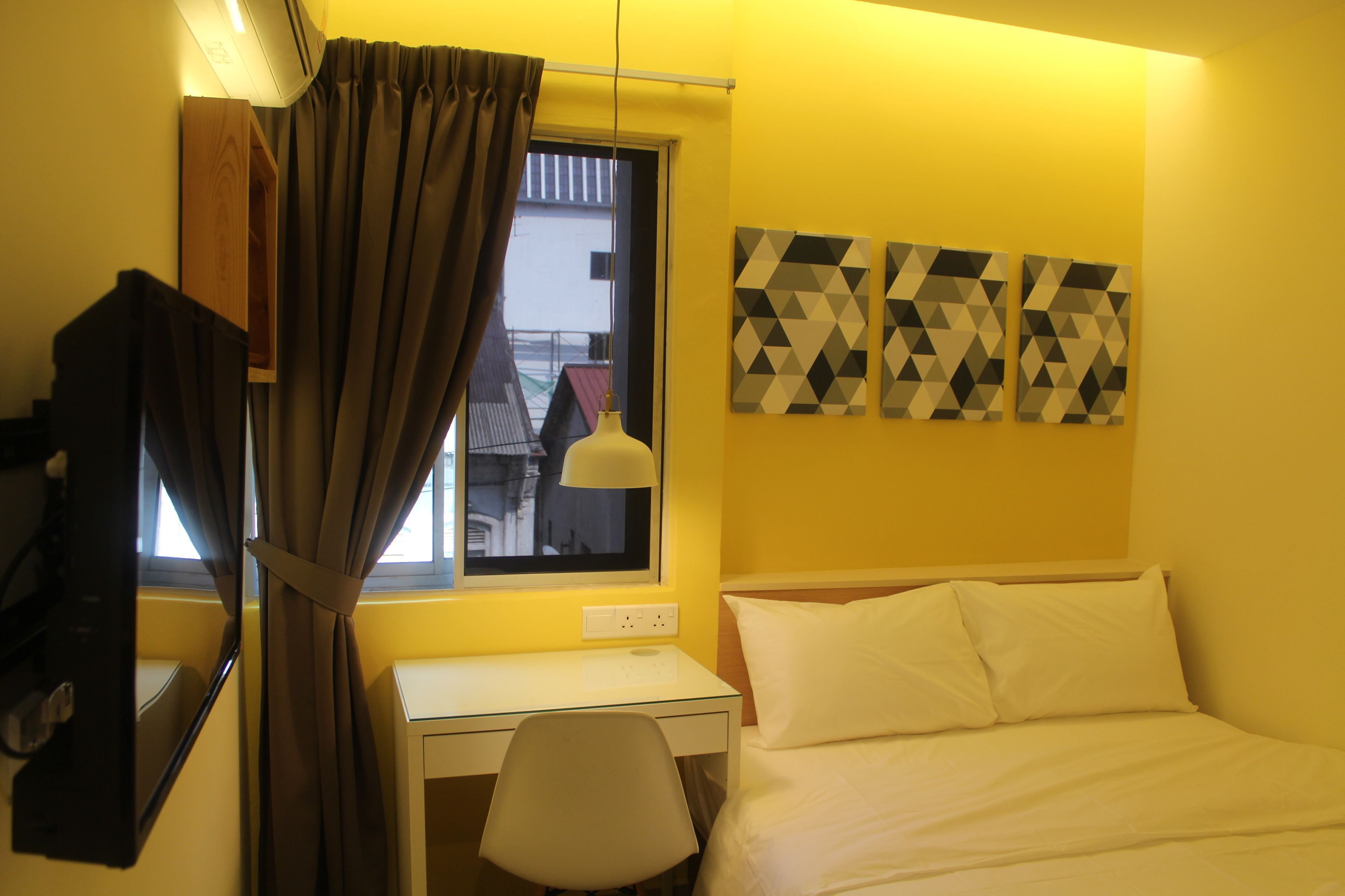 Free WiFi, bed sheets