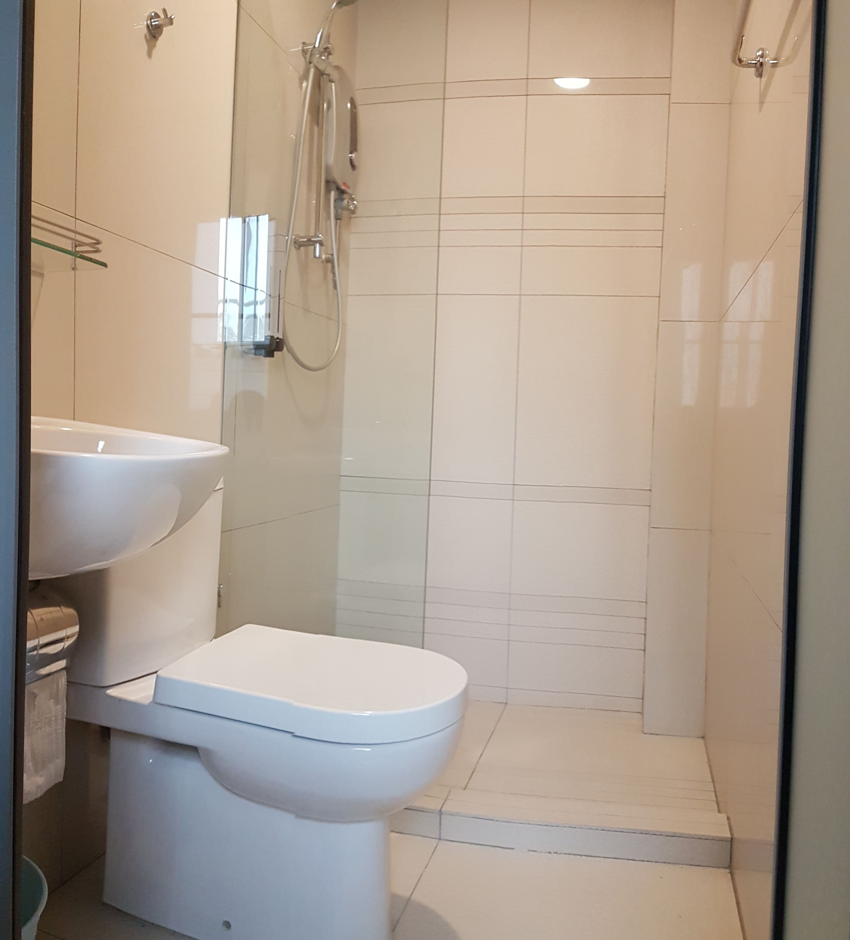 shower, hydromassage showerhead, bidet, towels