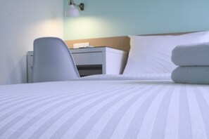 Free WiFi, bed sheets - 1000 Miles (Kuala Lumpur)