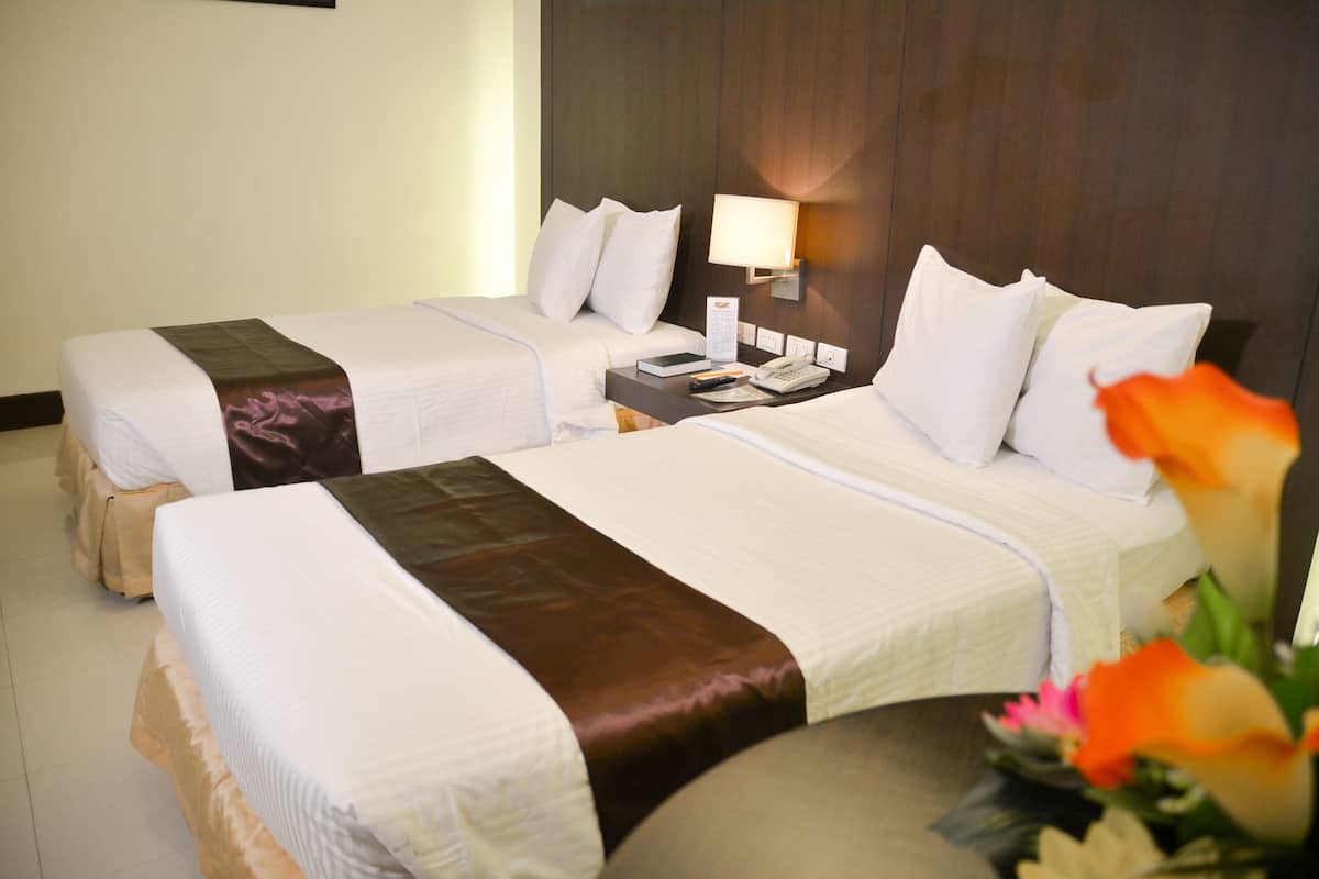 Superior Twin Premium | Bộ đồ giường cao cấp, minibar, bàn 