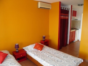 Estúdio superior | Cofres nos quartos, individualmente decorados
