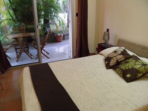 Caja de seguridad en la habitación y decoración personalizada 