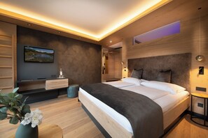Superior Triple Room | Premium bedding, in-room safe, desk, soundproofing - Hotel Alpina (Rauris)