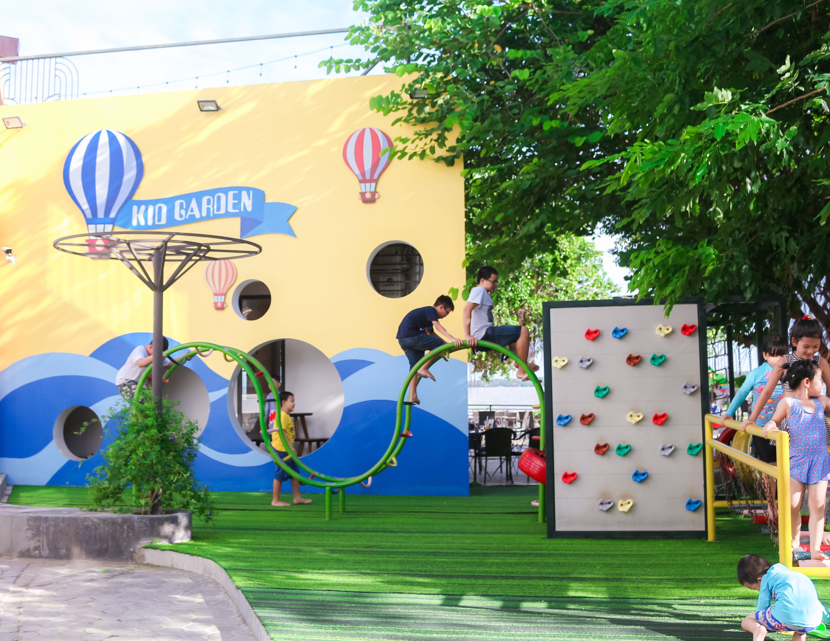 Zona de juegos infantil al aire libre