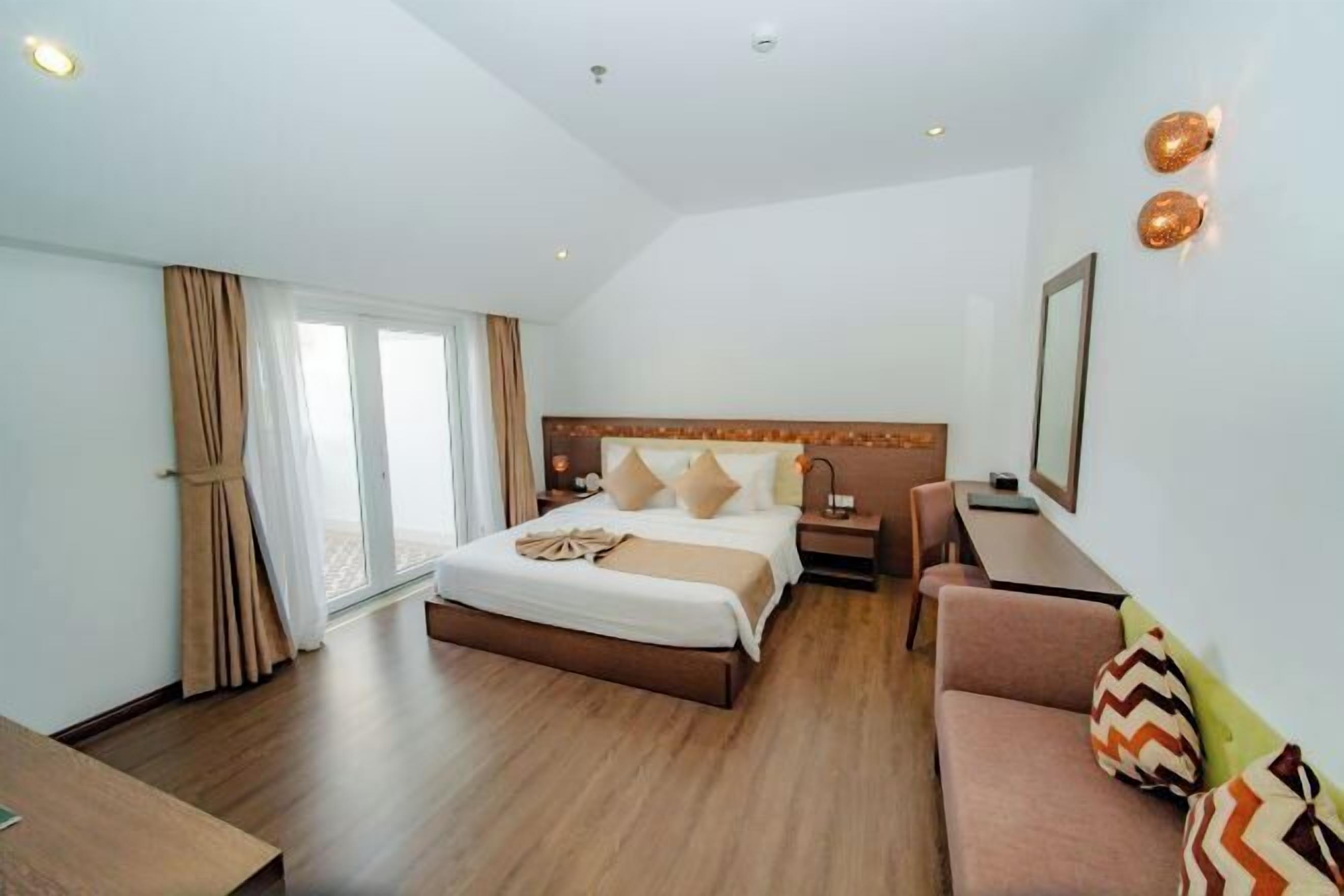 Minibar, in-room safe, desk, blackout drapes