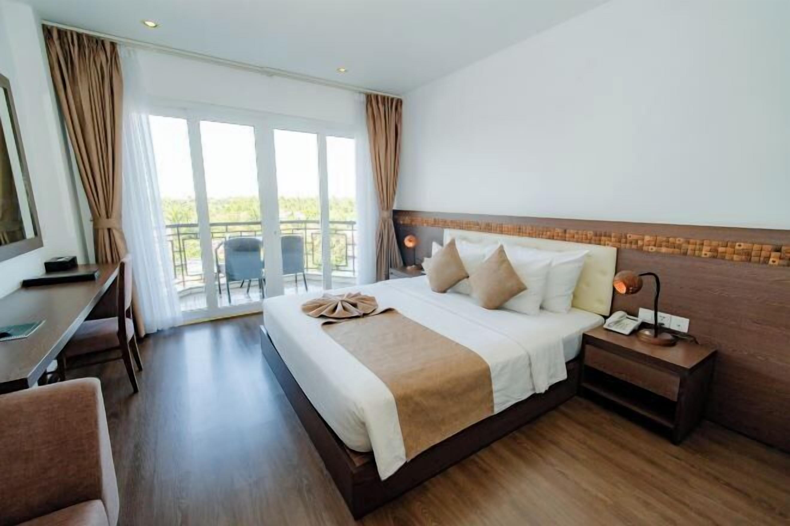 Minibar, in-room safe, desk, blackout drapes