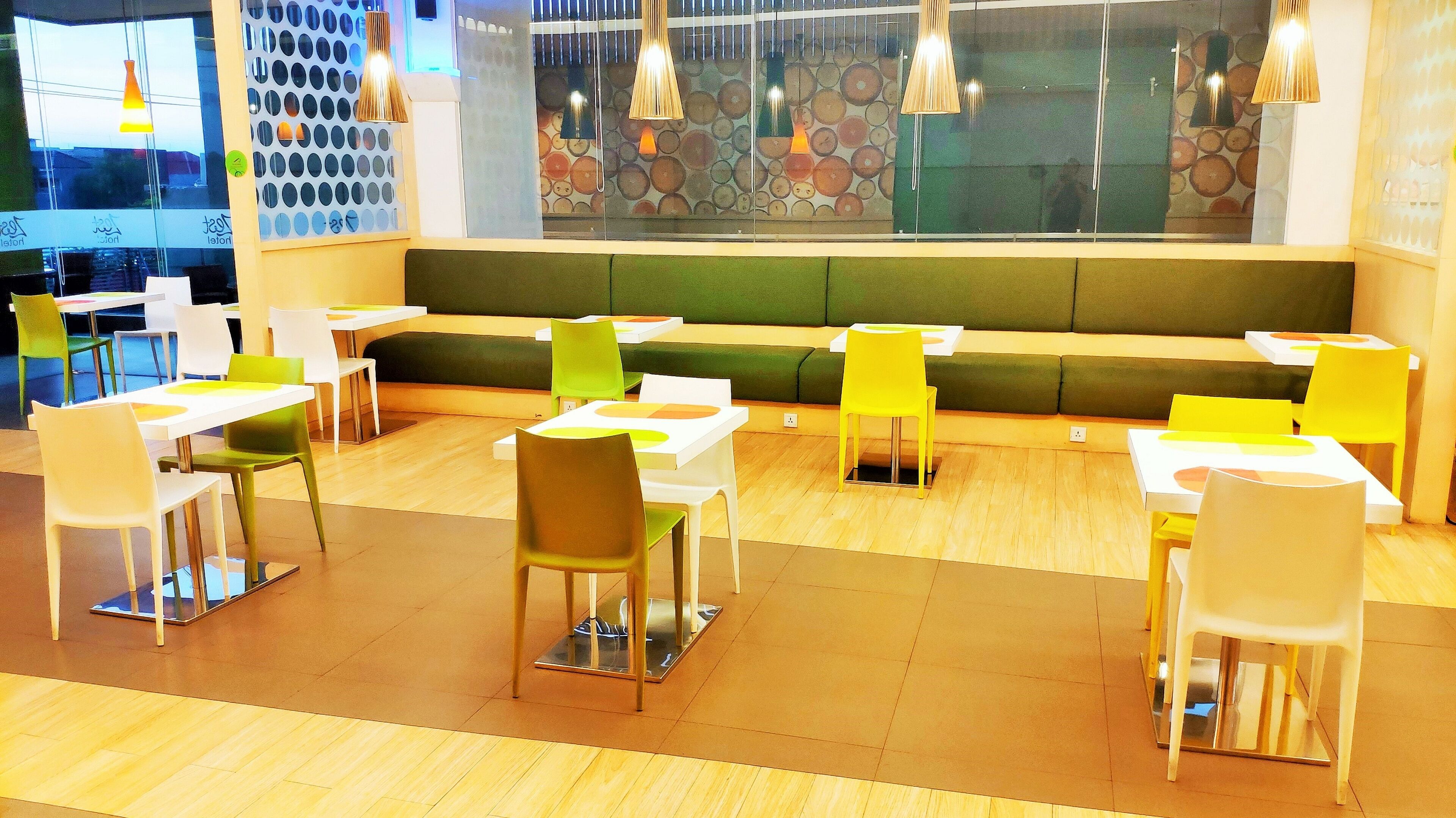 breakfast, lunch, dinner served; international cuisine