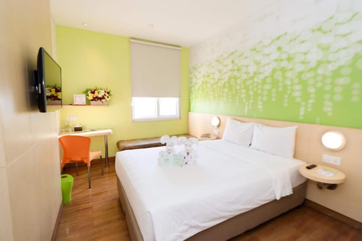 ルーム (Zest Queen) | 高級寝具、セーフティボックス (室内)、デスク、遮光カーテン