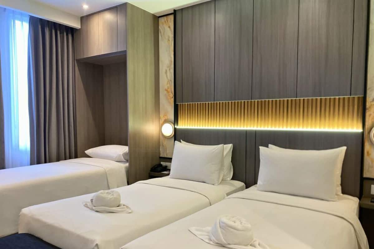 Premium bedding, in-room safe, desk, blackout drapes