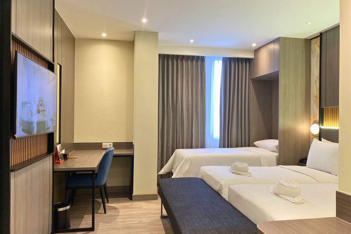 Express Super Triple | Literie de qualité supérieure, coffres-forts dans les chambres, bureau