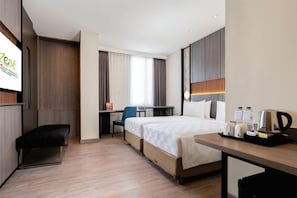 Deluxe Twin Room | Ropa de cama de alta calidad, caja fuerte, escritorio y cortinas opacas