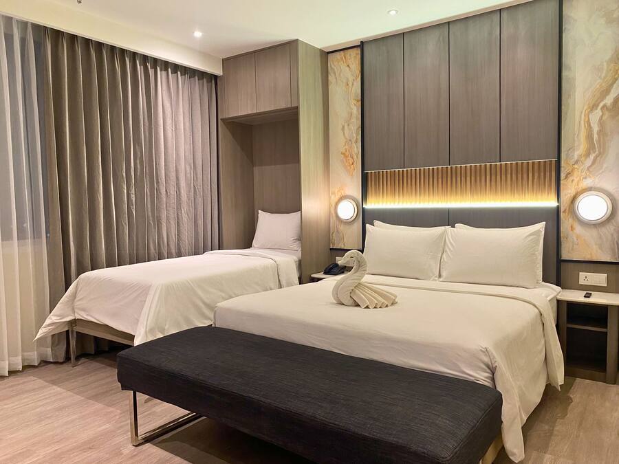 Express Super Family | Premium bedding, in-room safe, desk, blackout curtains