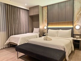 Express Super Family | Premium bedding, in-room safe, desk, blackout drapes