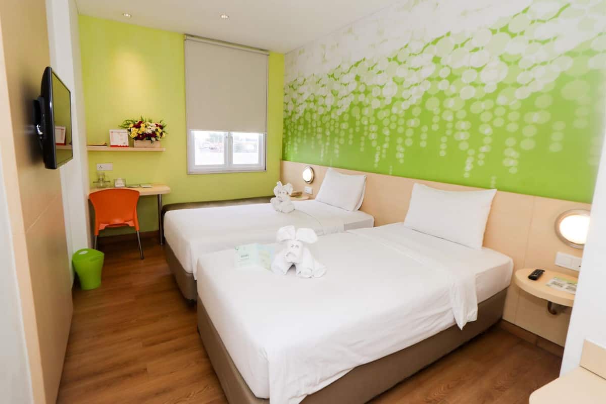 ツインルーム (Zest) | 高級寝具、セーフティボックス (室内)、デスク、遮光カーテン