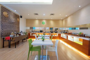 บริการอาหารเช้า อาหารกลางวัน อาหารเย็น, อาหารนานาชาติ