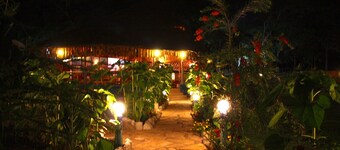 威吉吉中心旅館和野生動物園