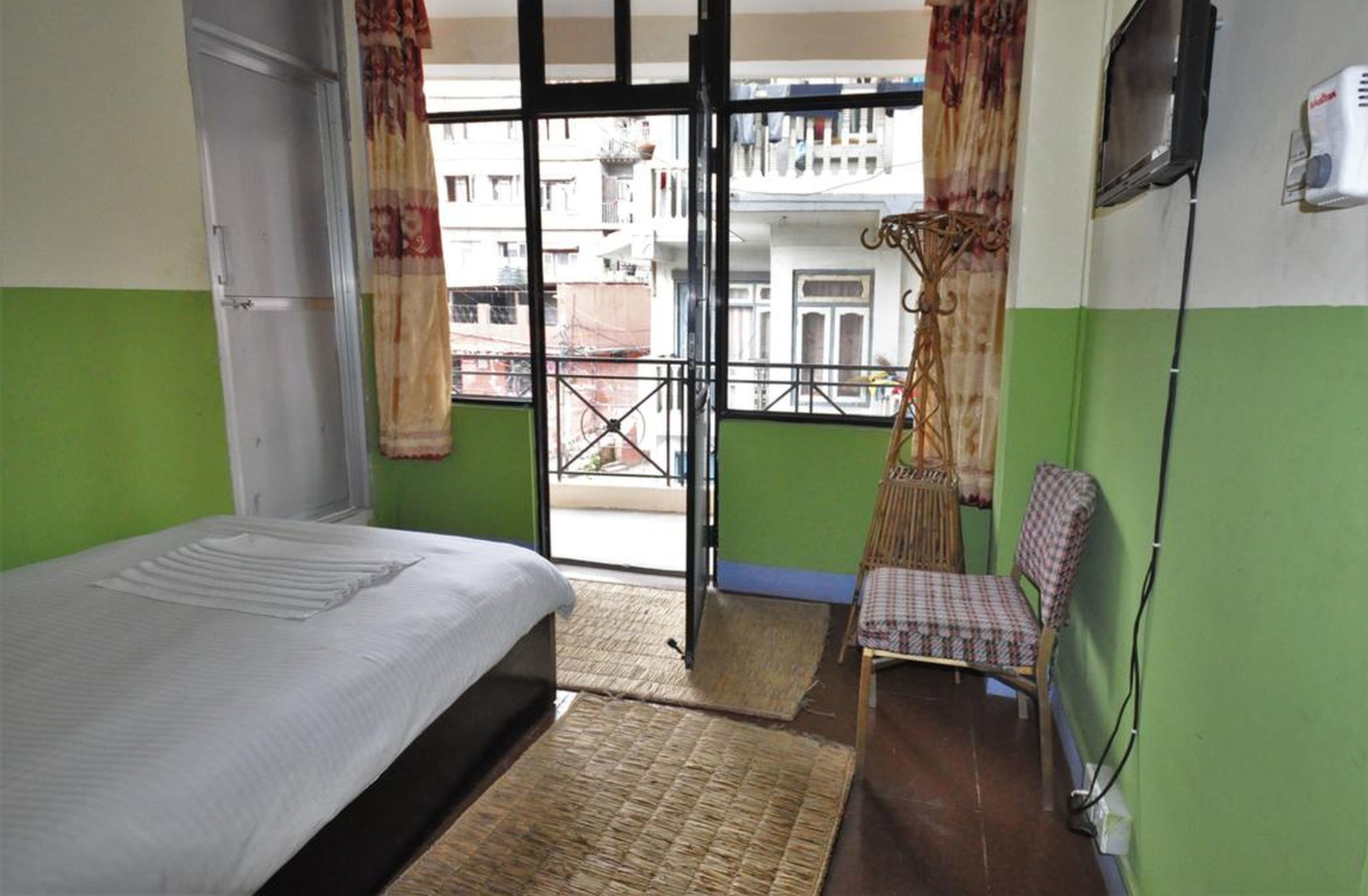 deluxe single room | in-room safe, desk, iron/ironing board, bed sheets