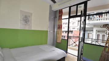 In-room safe, desk, iron/ironing board, bed sheets