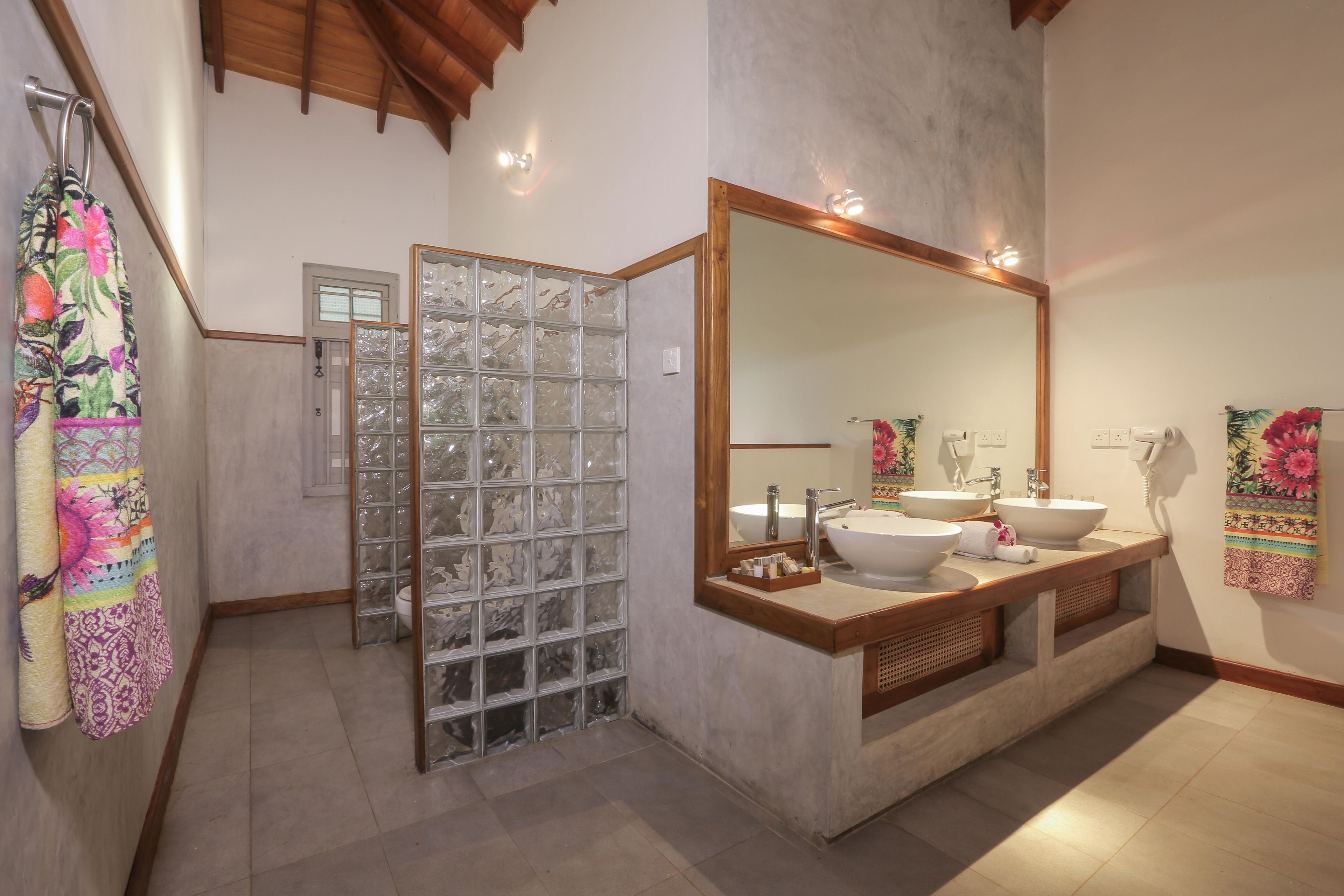 suite, courtyard view | bathroom | shower, free toiletries, bathrobes, slippers