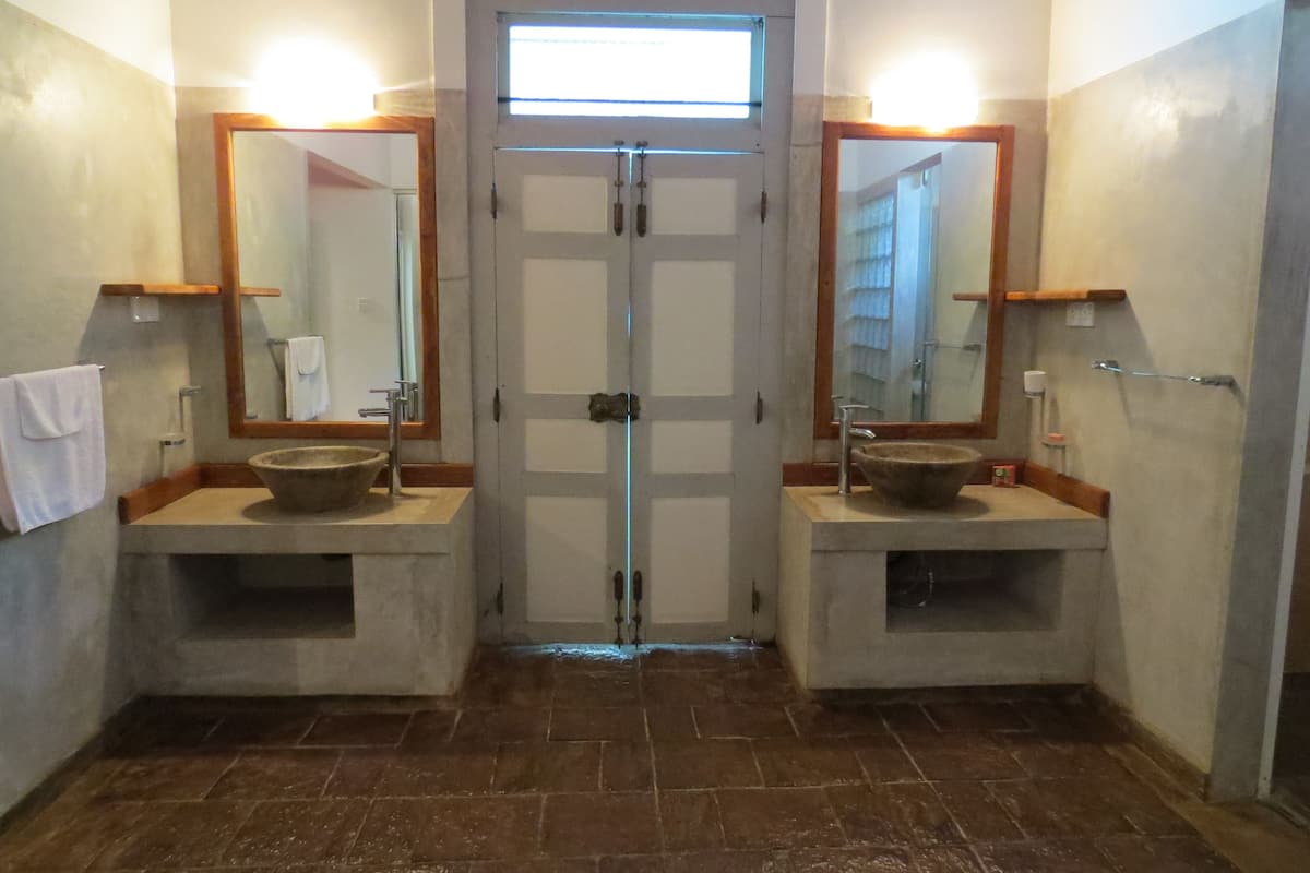 deluxe double room, 1 queen bed | premium bedding, memory-foam beds, minibar, in-room safe