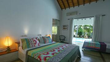 Literie de qualité supérieure, matelas mémoire de forme, minibar