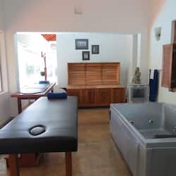 Soins corporels, soins d'aromathérapie, massages aux pierres chaudes