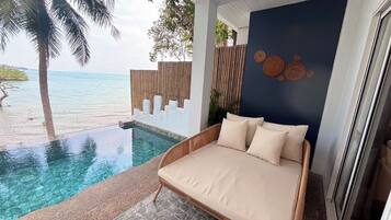 Estudio, alberca privada, vista parcial al océano | Terraza o patio